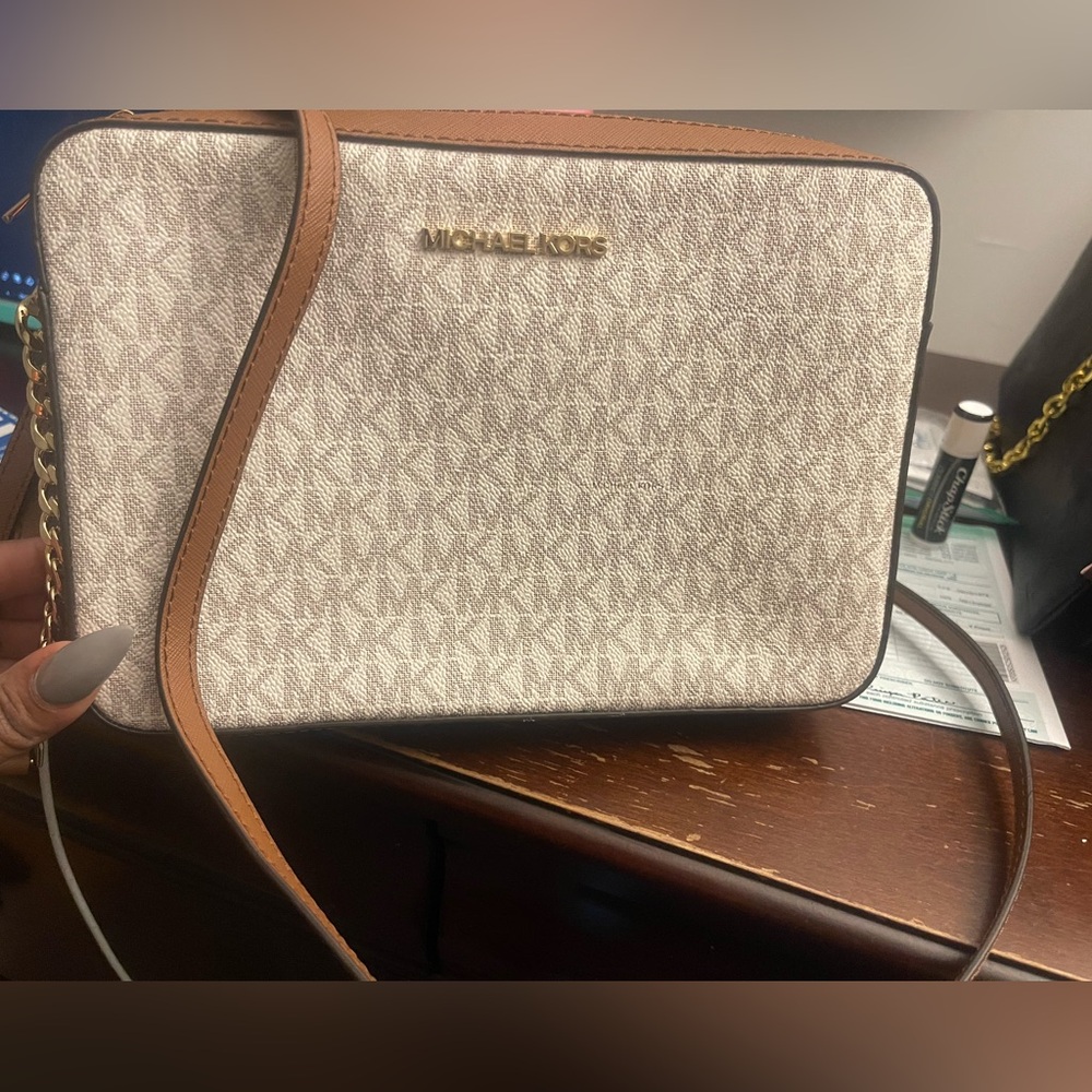 Authentic Michael Kors Crossbody - Picture 9 of 9
